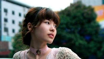 简介 猪乐桃,原名齐潇,号称中国国内"绘本小天后,曾签约夏天岛工作室
