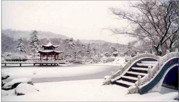 简介 锦江山公园雪景 风景秀丽的锦江山公园,是丹东最大的综合性公园