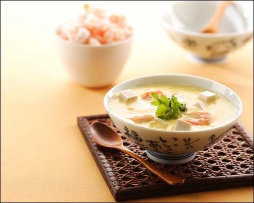 嫩豆腐,熟笋片,鲜蘑菇