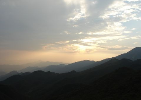 太阳山位于通山县厦铺镇,风景秀丽,旅游资源丰富.