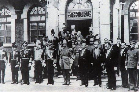 折叠 中共武装割据和南京国民政府的"围剿" 1927年国共关系破裂后