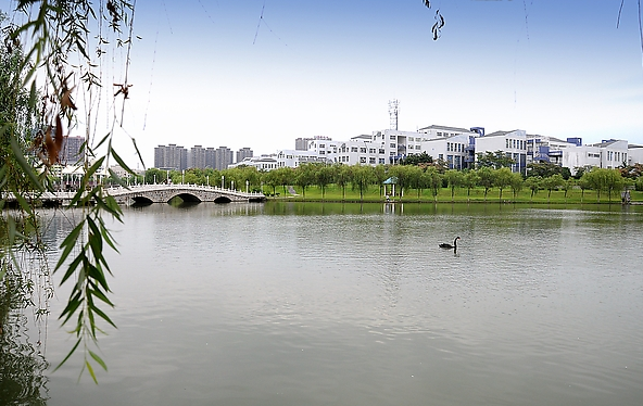 《合肥工业大学学报(自然科学版)》 由教育部主管、合肥工业大学主办的综合性学术期刊,创刊于1956年,2004起改为月刊,逢每月28日出版。主要刊登机械与汽车工程、仪器科学与光电工程、材料科学与工程、电气与自动化工程、计算机与信息工程、土木与水利工程、资源与环境工程、化学工程、生物与食品工程、管理科学与工程、电子科学与工程、数理科学在工程领域的应用以及新兴科学技术等学科研究论文、科研成果、学术讨论、专题综述及动态报道。 《合肥工业大学学报(社会科学版)》 是由教育部主管、合肥工业大学主办的综合性学术理论刊