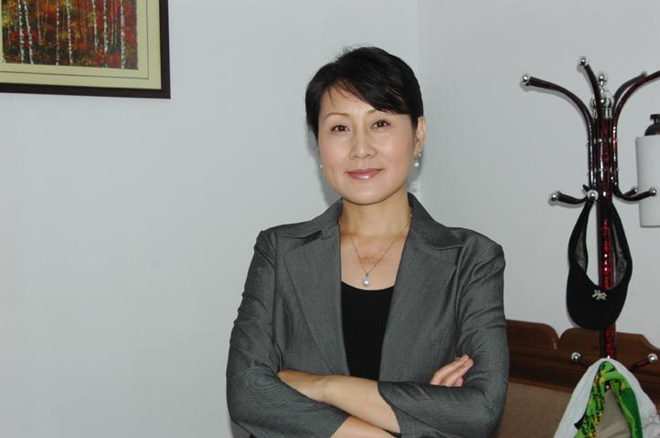 张凯丽,1962年9月29日生于吉林省长春市,1987年,参演首部电影《八女投